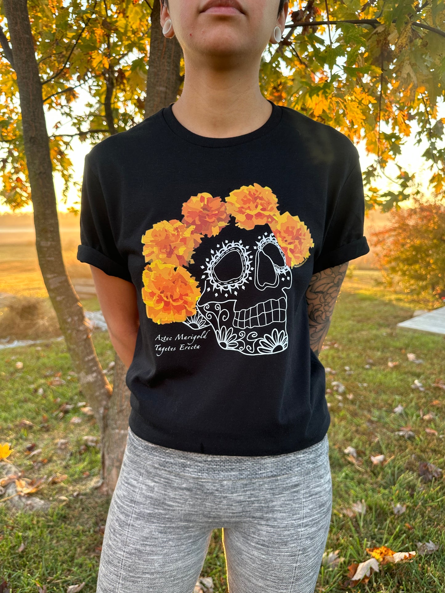 Día de los Muertos Marigold Sugar Skull T-shirt