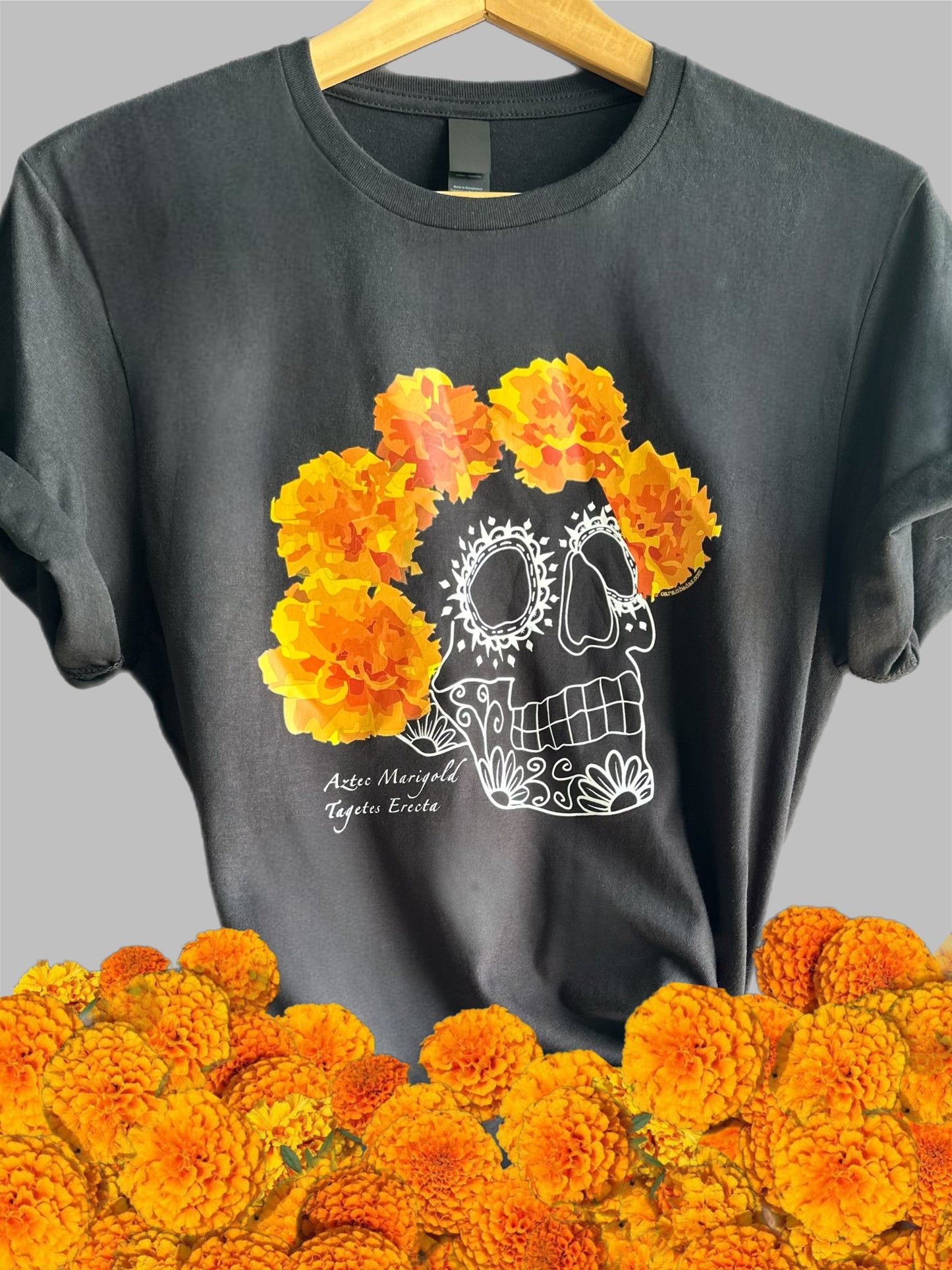Día de los Muertos Marigold Sugar Skull T-shirt