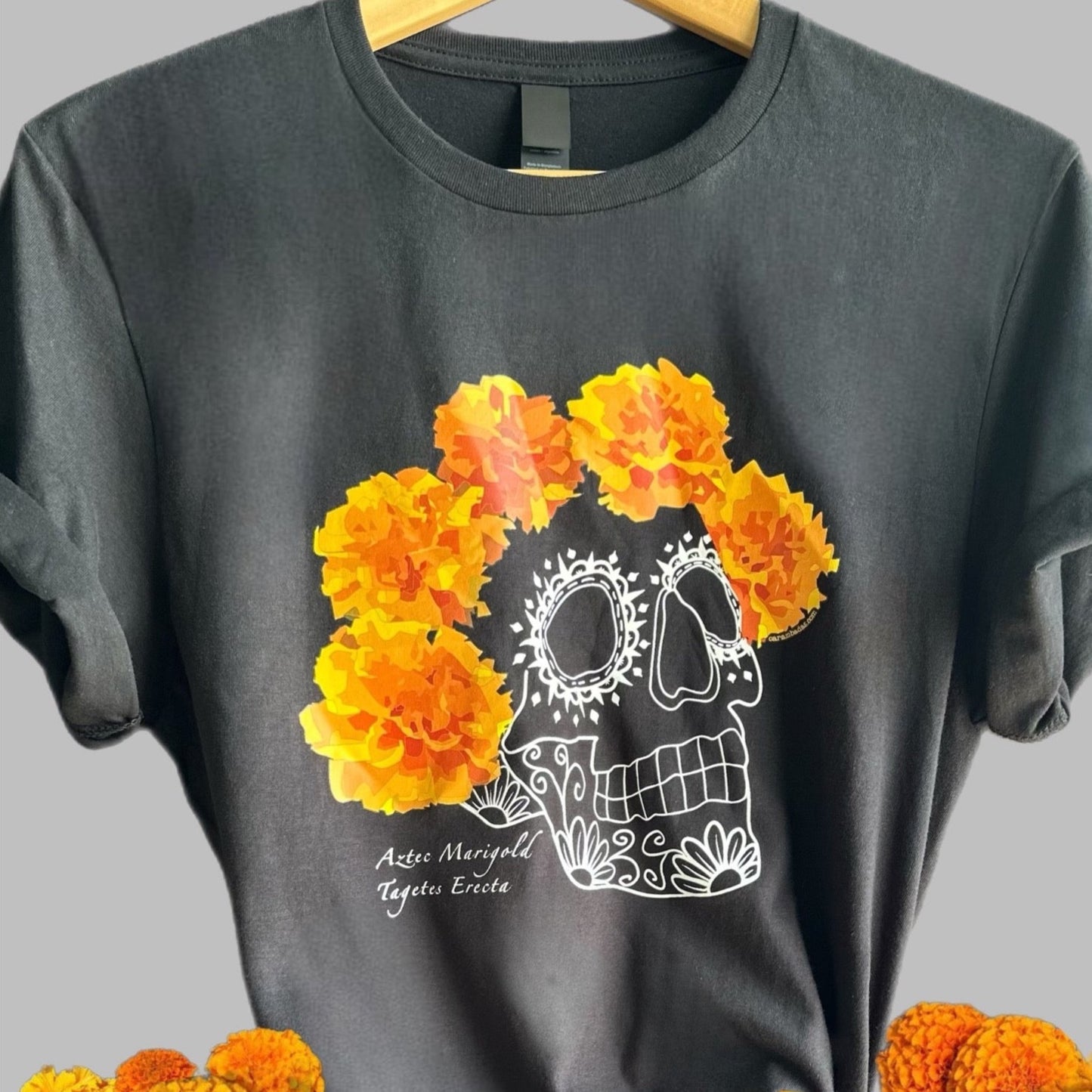 Día de los Muertos Marigold Sugar Skull T-shirt